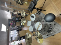 <b>DW DWe 5-piece Drum Kit Bundle White Marine Pearl, Roland V71, 4CY-4WT-01, DEKTFP05TBWMCPRCV71</b> <b>DW DWe 5-piece Drum Kit Bundle White Marine Pearl, Roland V71, 4CY-4WT-01, DEKTFP05TBWMCPRCV71</b>